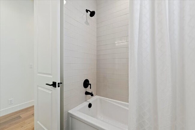 Building Photo - Brand new home stunning Valor Estates in Kuna