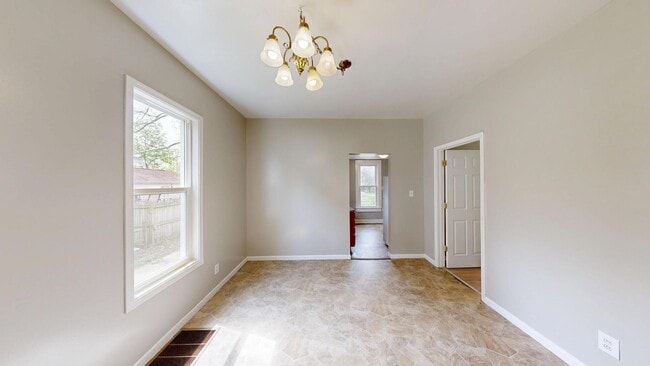 Building Photo - Spacious 3 Bedroom Home for Rent Near Downtown Toledo