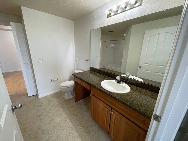 Building Photo - ANNUAL RENTAL - POSITANO PLACE-1 BED/1 BATH WITH LAKE VIEW AND NEW APPLIANCES!