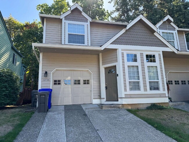 Primary Photo - 2 bedroom / 2 bathroom, Duplex unit Close ...