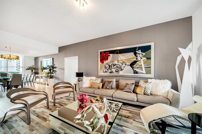 Primary Photo - 15901 Collins Ave