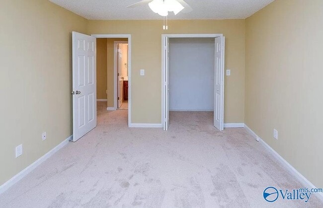 Building Photo - 207 Mountain Ridge Dr SE