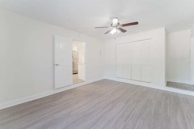 Building Photo - 302 NE 36th St