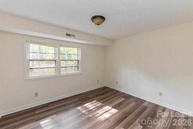 Building Photo - 2630 Fernbank Dr