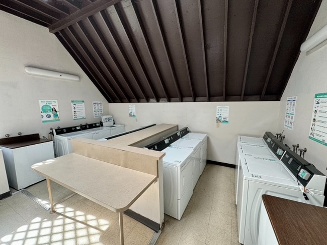 Building Photo - 7958 Mission Center Ct