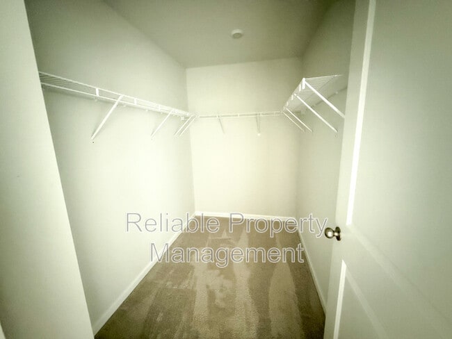 Building Photo - 841 McKenzie Pk Ter