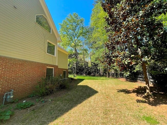 Building Photo - 510 Stonebrook Farms Dr