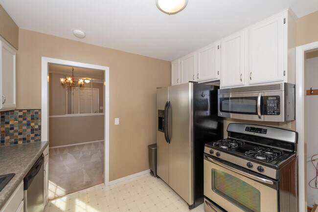 Building Photo - 6825 Xerxes Ave S