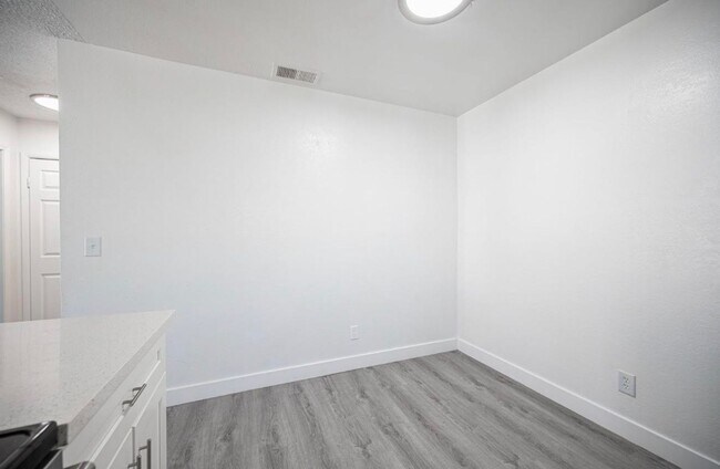 Building Photo - 921 Snug Harbor St