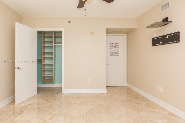 Building Photo - 17201 Collins Ave