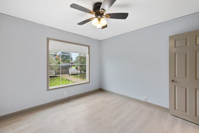 Building Photo - 5737 SE Harold St