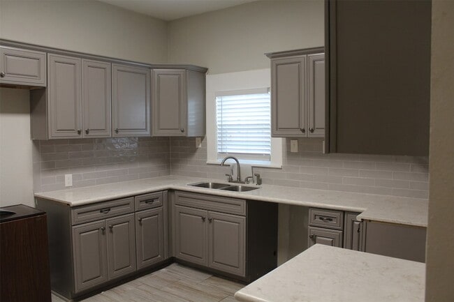 Building Photo - 402 Granberry St