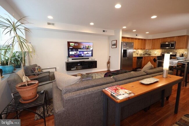 Building Photo - 2237 14th St NE