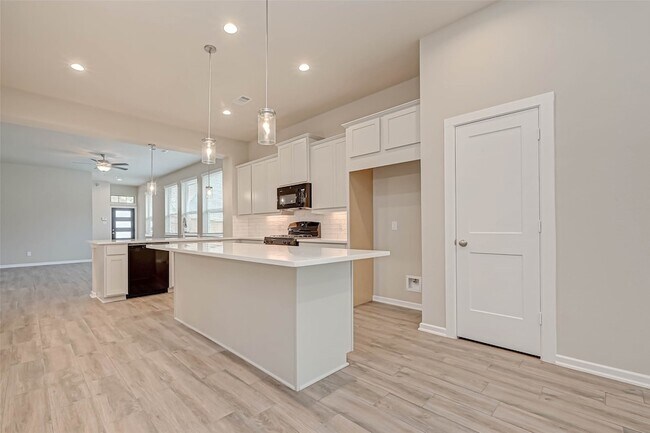 Building Photo - 348 Rise Ln