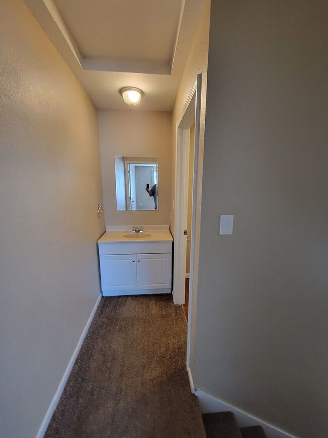 Building Photo - 2 Bedroom/2 Bathroom Townhouse in Fayette!