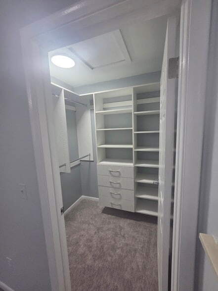 Master bedroom walk in closet - 1095 Green Meadows Dr