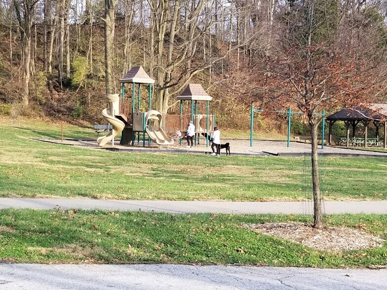 Building Photo - 1130 River Hill Dr