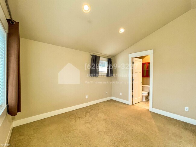 Building Photo - 3 br, 2.5 bath Townhome - 9209 Interlake A...