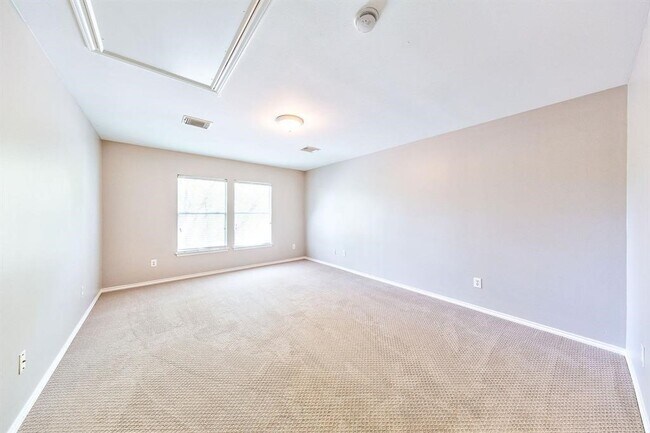 Building Photo - 1247 W 17th St