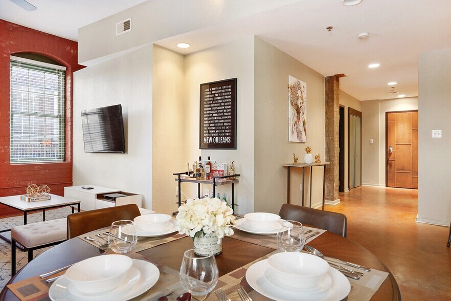 Building Photo - 1041 Constance St