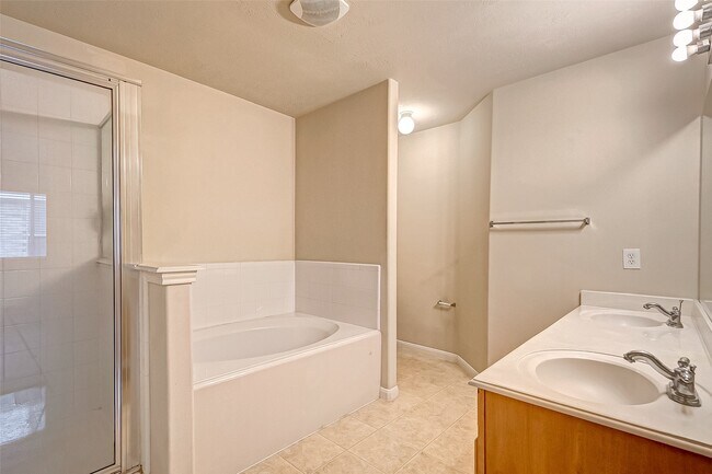 Building Photo - 17038 Midnight Sun Ln