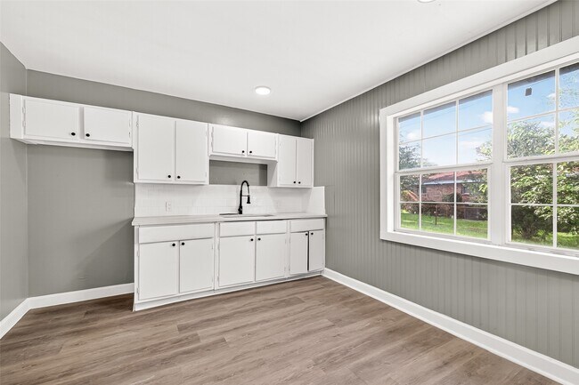 Building Photo - 8666 Candy St