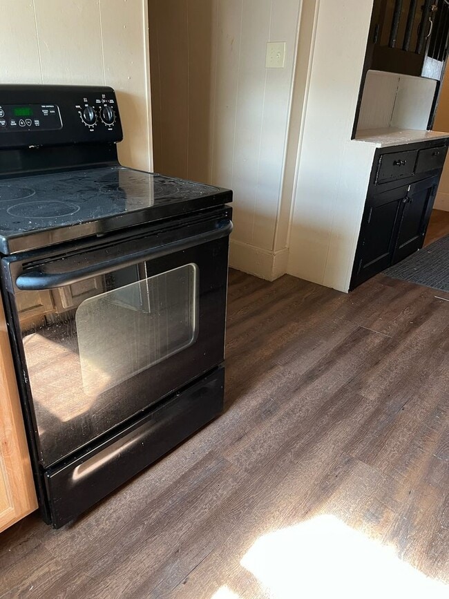 Building Photo - 630 N 4th Toronto