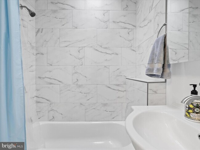 Building Photo - 1813 Bay St SE