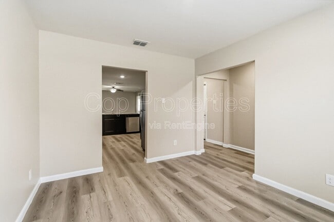 Building Photo - 15027 Harbor Lndg
