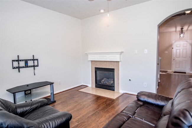 Building Photo - 25914 Chapman Falls Dr