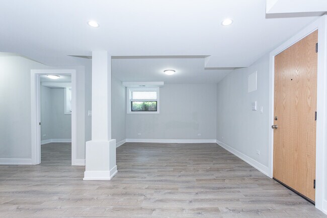 Building Photo - 921 Crain St