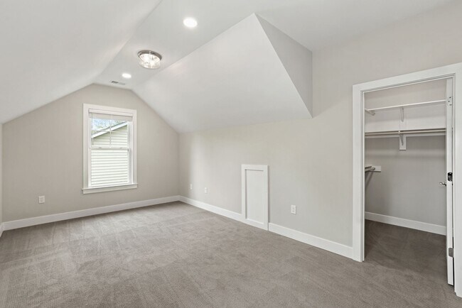 Building Photo - 517 Great Falls St