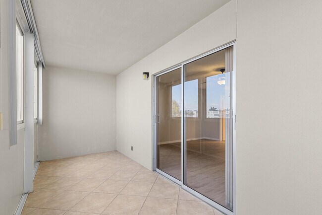 Building Photo - 3013 Wolverton E