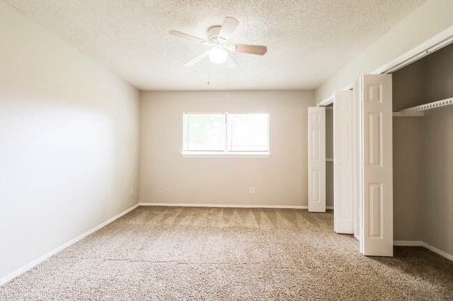 Building Photo - 9819 Kiwi Ln