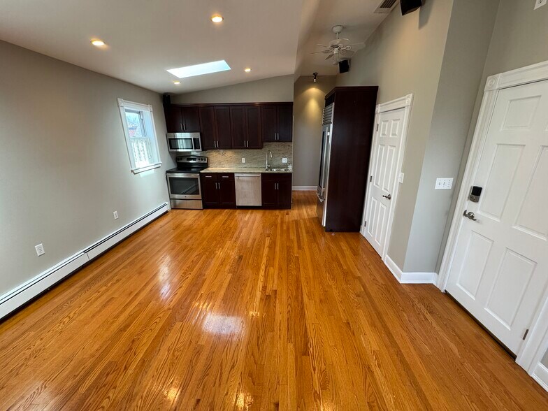 Building Photo - 24 Ellington Rd