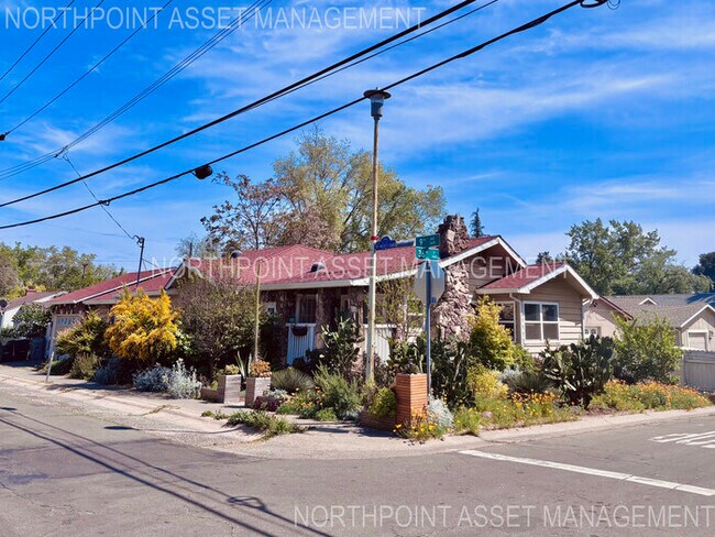 Building Photo - Welcome to this stunning 4-bedroom, 2-bath...