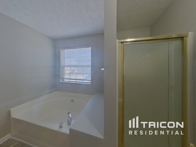 Building Photo - 6090 Flagstaf Walk