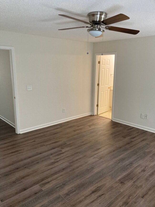 Building Photo - Updated 3/2.5 Townhouse in Armuchee- $1,350