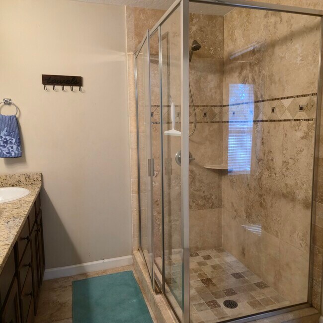 Building Photo - 400 Yancey St