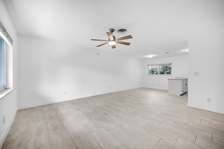 Building Photo - 1400 NW 2nd Ave