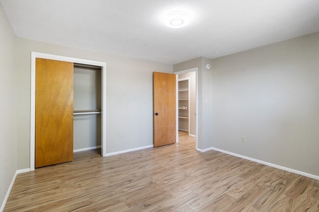 Building Photo - 405 S Kipling St