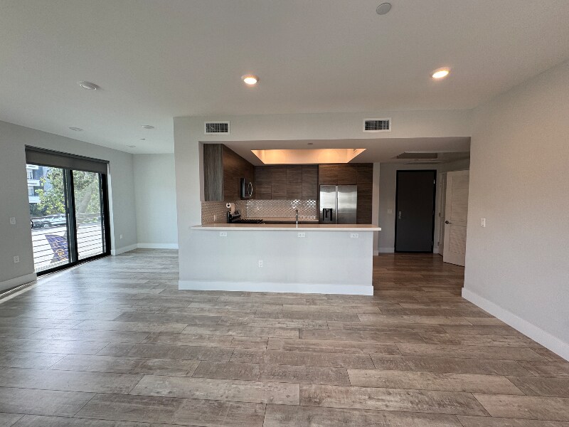 Building Photo - 4383 N Sepulveda Blvd