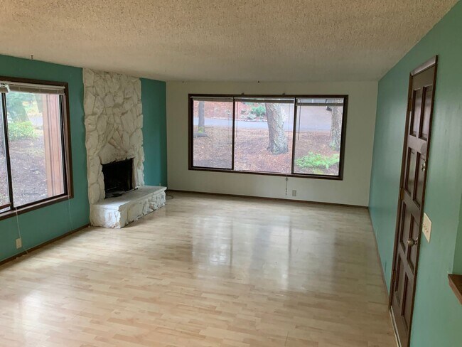 Building Photo - 422 Brookside Dr