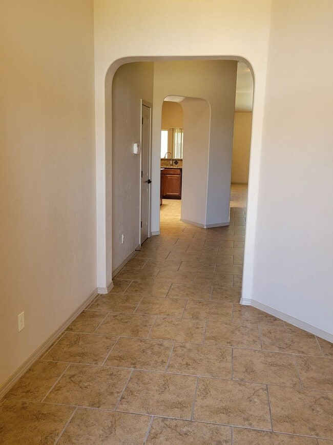 Building Photo - 3 Bedroom, 2 Bathroom Home!