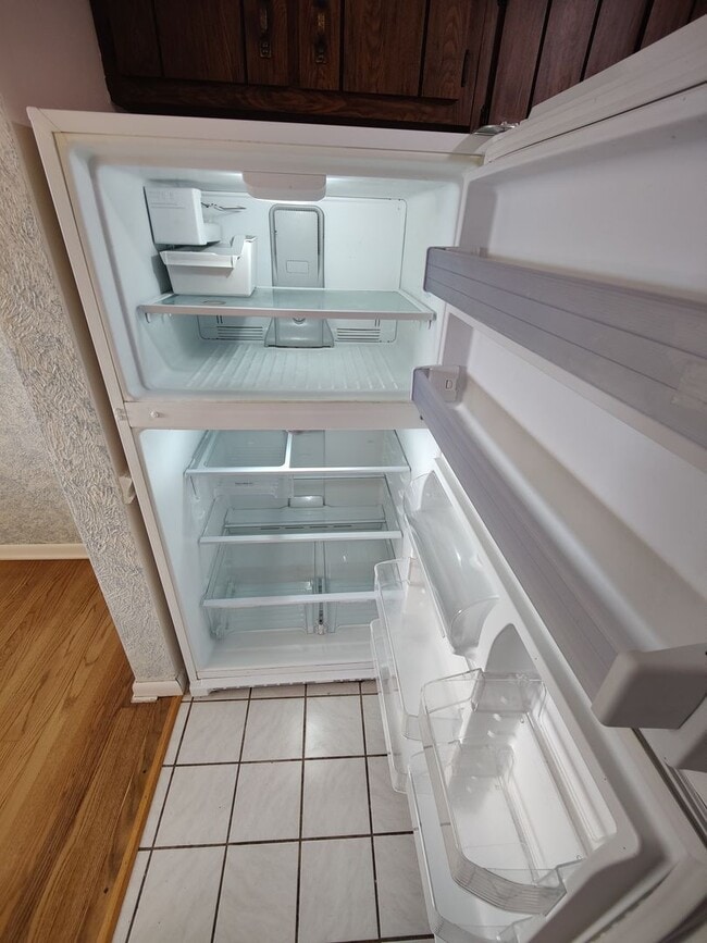 Building Photo - *Well-Maintained & Spacious 3BD/1.5BA Single Family Home Available in Baldwin*