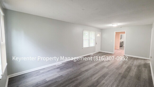 Building Photo - 202 N Paul Dr