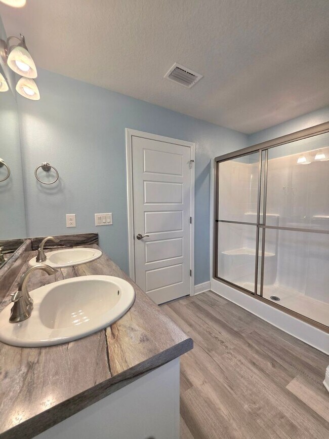 Building Photo - Bright, Open Layout | Screened Porch + Paver Patio | Move-In Ready