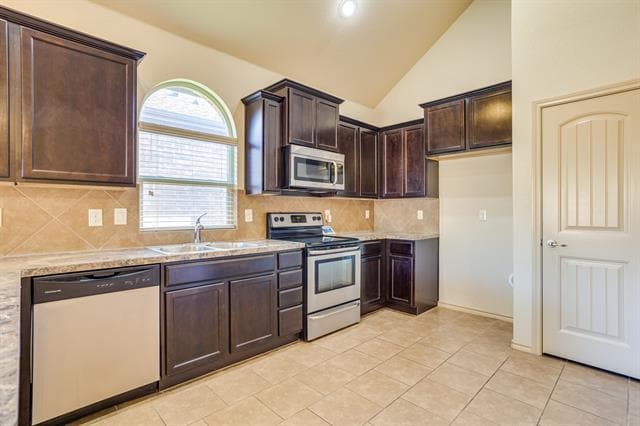 Building Photo - 4013 Lazy River Ranch Rd
