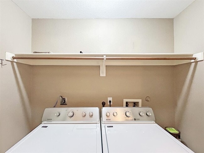 Building Photo - 2415 Durwood St