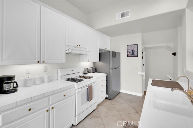 Building Photo - 2850 Ballesteros Ln